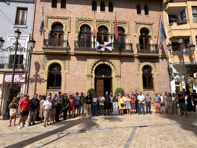 La bandera de Ceuta luce desde esta ma&ntilde;ana en el balcón del Ayuntamiento