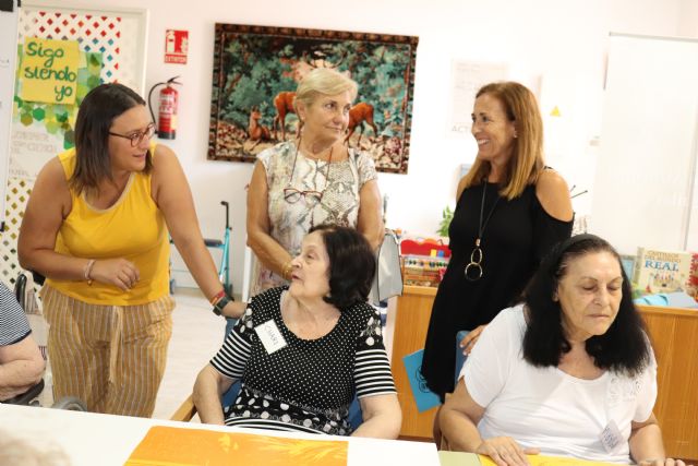 El Grupo Municipal Popular se reúne con la asociación ´Alzheimer Águilas´ para conocer de primera mano las necesidades del colectivo