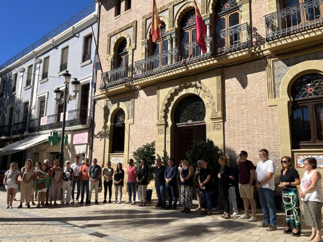 Águilas se suma al minuto de silencio en solidaridad con las víctimas del Incendio en Murcia