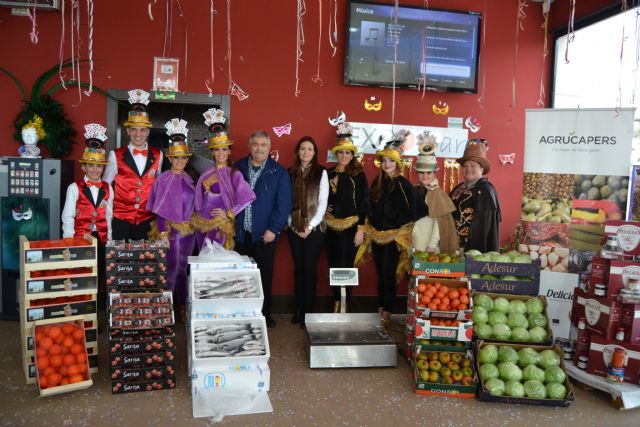 Los personajes del Carnaval reciben su peso en productos locales