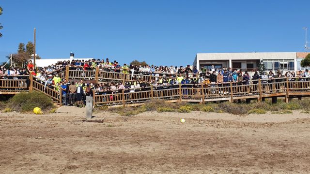 El alumnado del IES Europa participa en una jornada de retirada de la especie exótica invasora uña de gato