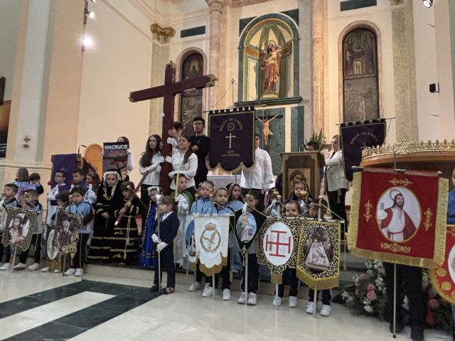 El colegio María Inmaculada presenta la Semana de Pasión del centro