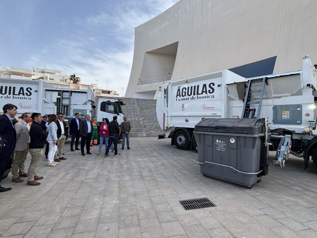 El Ayuntamiento de Águilas moderniza el servicio de recogida de residuos con nuevos contenedores y vehículos