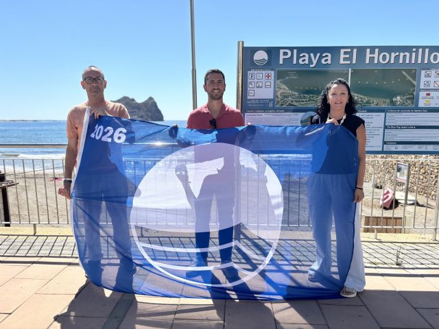 Banderas azules ya ondean en las playas de Águilas