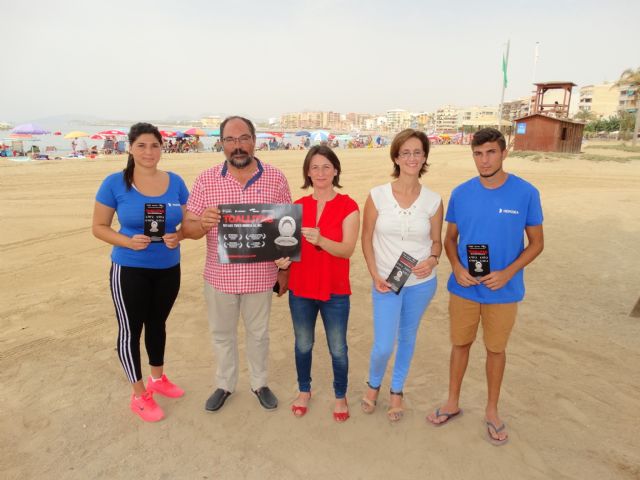 Águilas inicia una campaña medioambiental para evitar el depósito de toallitas en el inodoro