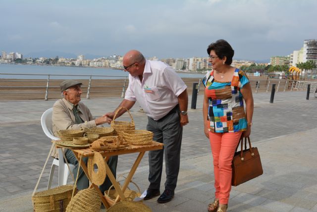 Águilas, parada de los participantes del programa Road to Marbella de la televisión británica