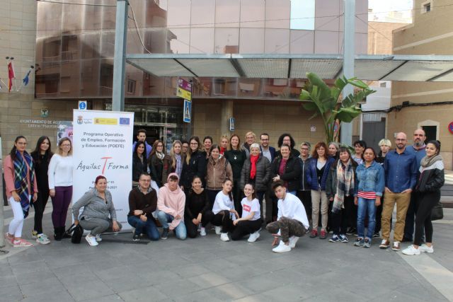 La alcaldesa destaca la importancia de la formación durante su visita a los participantes en los itinerarios del Programa Operativo de Empleo, Formación y Educación