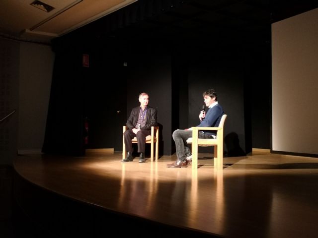 José Ortega presenta en Águilas Nafuria. El origen de Dios