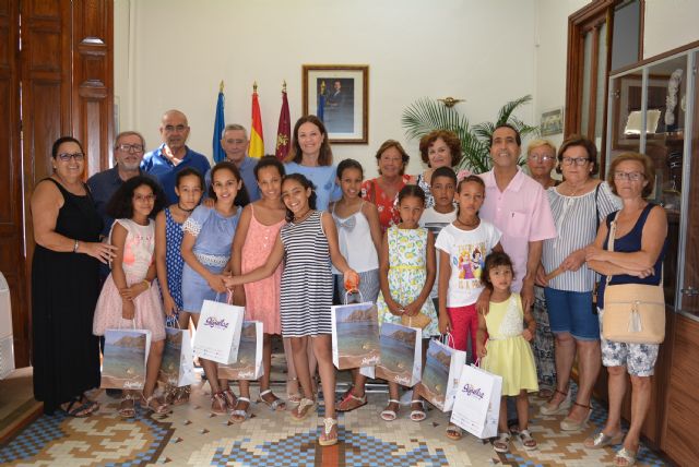 Los niños y niñas del programa Vacaciones en Paz disfrutan ya del verano en Águilas