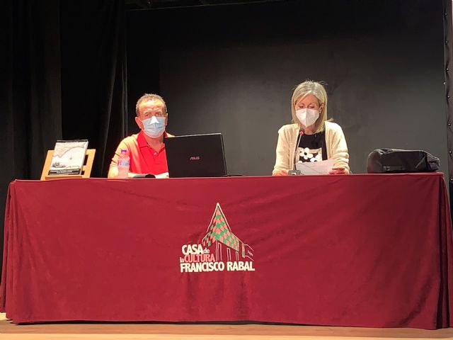 Velasco presenta en Águilas el libro 'Corsarismo, piratería y guerra costera en el sureste español'