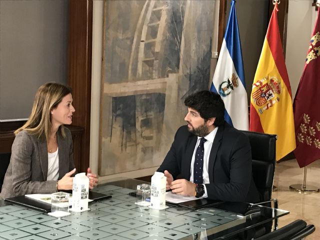 La alcaldesa solicita al jefe del Ejecutivo autonómico celeridad en la aprobación del PGOU