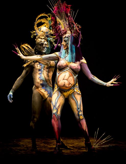 La creatividad del Carnaval de Águilas queda patente en el XVIII Concurso de Trajes de Papel y Maquillaje Corporal