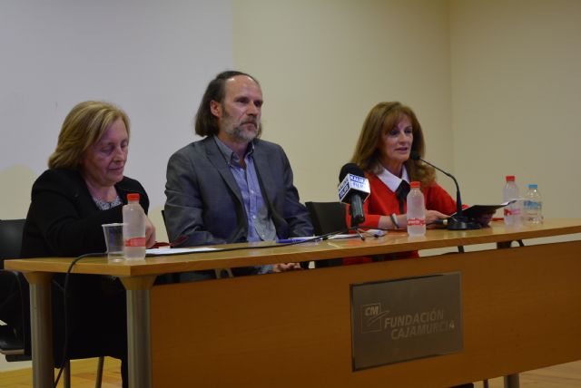 Salvador Robles presenta en Águilas el libro El delantero centro se niega a jugar