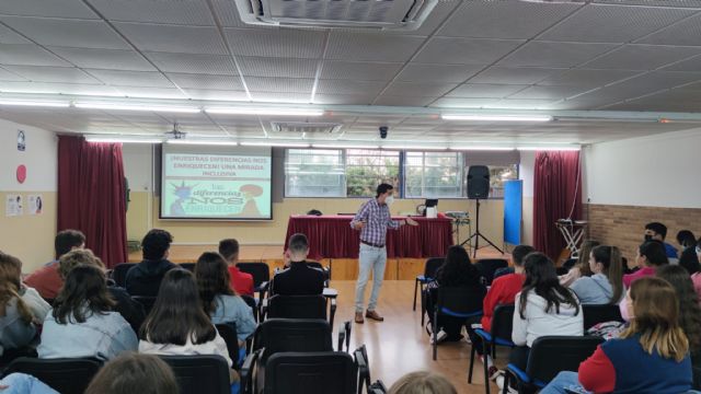 Los institutos de Águilas acogen un programa de ponencias educativas organizado por la Sede Permanente de la UMU