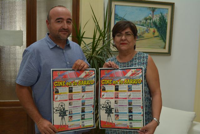 El Ayuntamiento convierte en salas de cine las calles y plazas de la localidad