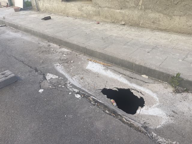 En marzo de 2022 el Partido Popular avisó de hundimientos en la calzada de la calle Isidoro de la Cierva