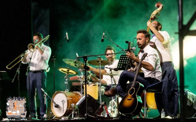 Arranca la segunda edición del Águilas Jazz 2022 con la actuación de 'Potato Head Jazz Band' que hizo vibrar a los más de 225 asistentes en la plaza de Antonio Cortijos