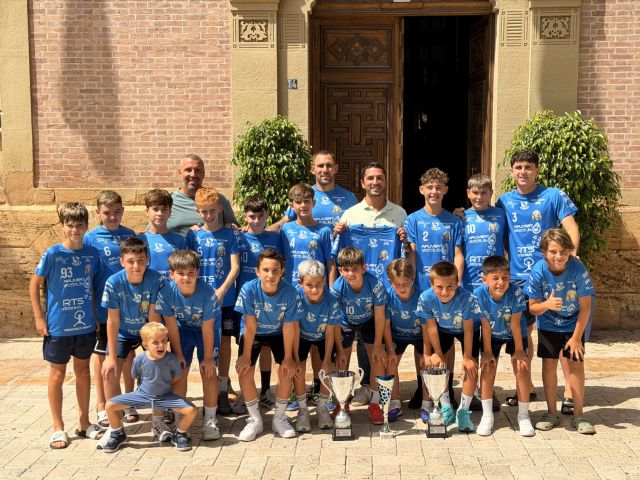 El alcalde de Águilas recibe a los equipos de Fútbol Playa Águilas, campeones de liga en categoría benjamín y alevín masculino