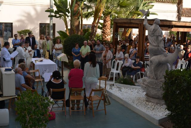 San Francisco preside desde ayer el patio de la Residencia de Ancianos de Águilas