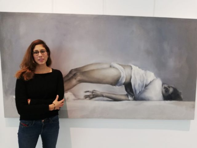 El Plan de Espacios Expositivos lleva la obra de Ester Travel al Auditorio de Águilas