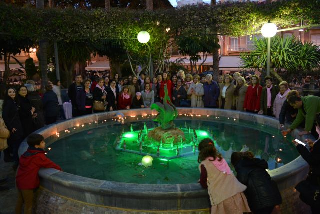 La AECC recuerda a los enfermos de cáncer con su simbólica 'Luz de vida'