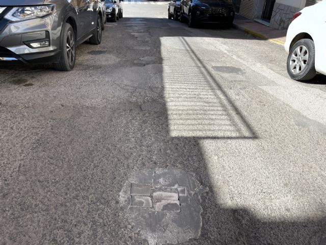 El PSOE de Moreno anunció hace un año un Plan de Reasfaltado municipal que no está llevando a cabo