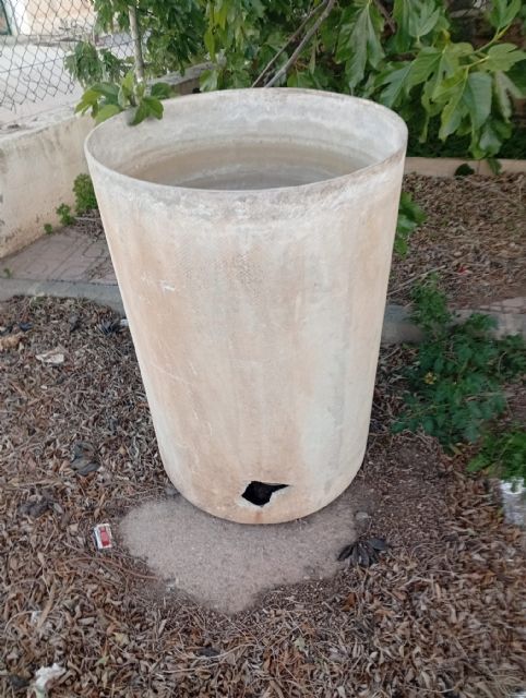 La concejalía de Limpieza denuncia el abandono de depósitos de amianto en la calle