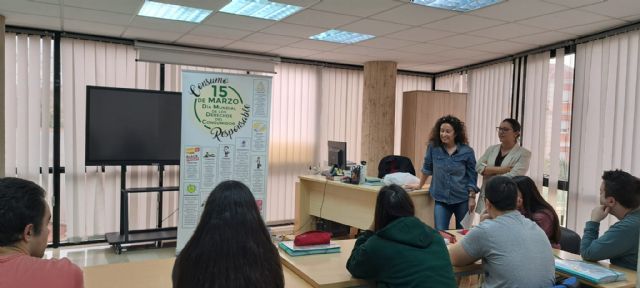 La OMIC imparte un taller de derechos del consumidor a los usuarios de Fundown