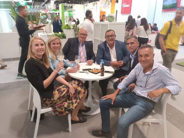 El edil de Agricultura destaca la importancia del producto aguileño en la Feria Fruit Attraction