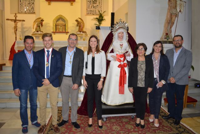 Numerosos aguileños se dan cita en el besamanos a la Amargura