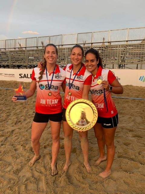 Violeta González campeona en la Champions Cup de balonmano playa en Catania