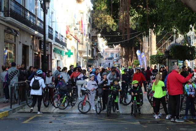 Águilas comienza el año sobre ruedas con el tradicional Paseo Ciclista de Reyes