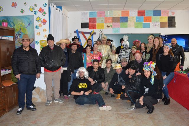 Los personajes de Carnaval visitan a los usuarios de Afemac