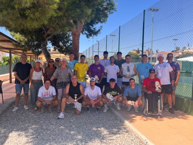 El V Torneo de Pádel Benéfico del Paso Morao reúne a numerosas parejas en Águilas
