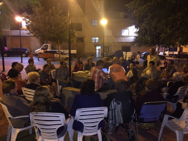 Una treintena de vecinos participan en la III Asamblea de Presupuestos Participativos