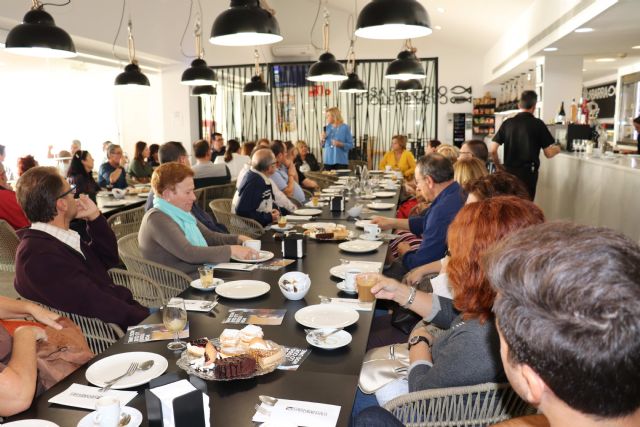 La cabeza de lista del PP al Senado se reúne con los colectivos socio-sanitarios de Águilas