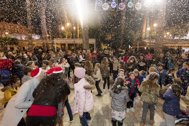 Águilas enciende la Navidad con un ahorro energético superior al 30%