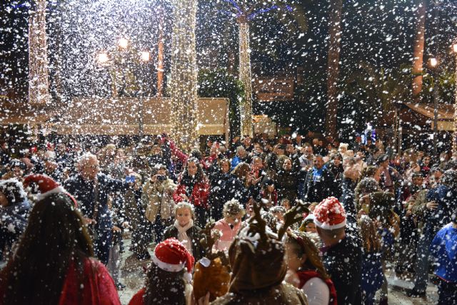 Águilas enciende la Navidad con más de 525.000 puntos de luz