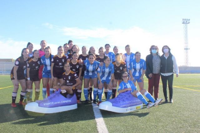 La UD Águilas Femenino se suma a la campaña Ponte en mis zapatos