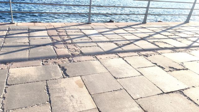 Bayona: 'El Paseo de Parra necesita que la alcaldesa de Águilas lleve a cabo las actuaciones necesarias para repararlo'