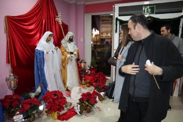 La Cofradía del Resucitado abre las puertas de su Belén solidario 2022