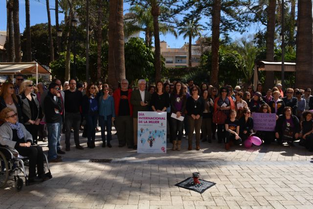 Águilas se suma a los actos reivindicativos del 8M