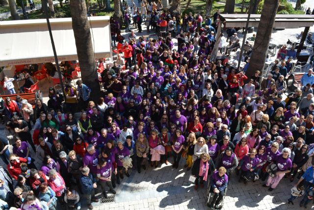 Águilas alza la voz bajo el lema 'Paremos el mundo para abrazar la tierra'