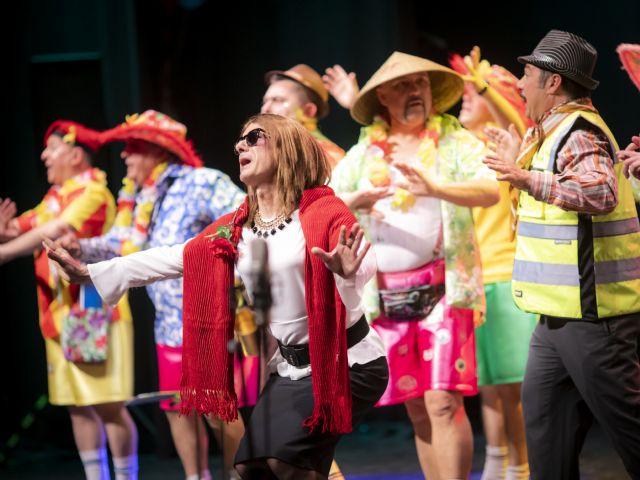 Los turistas del Poseidón ponen en pie al público del Auditorio