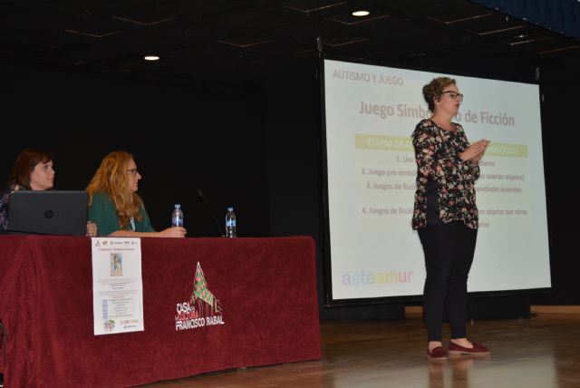 Ya se puede visitar la II exposición benéfica Artistas en camiseta