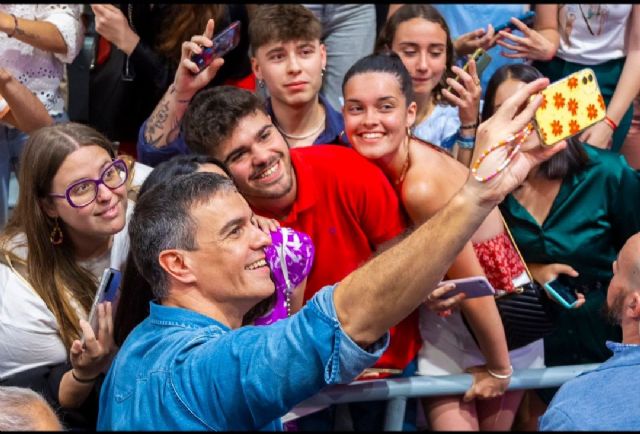 Llenazo de Pedro Sánchez en Murcia