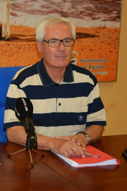 El edil de Educación lamenta que la demora en los actos de adjudicación de la Consejería haya complicado el inicio del curso escolar