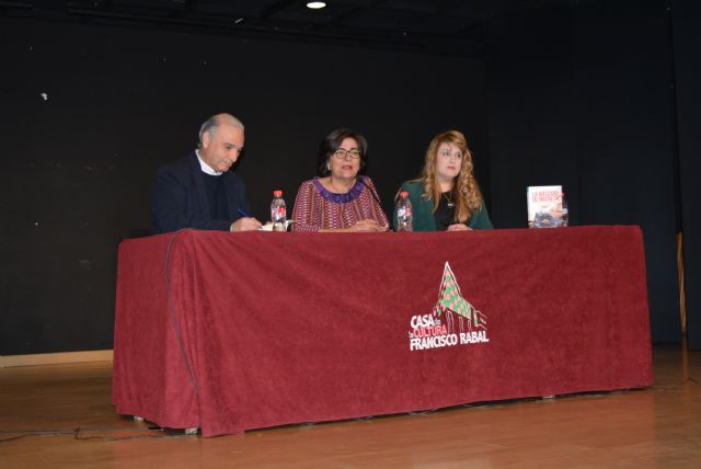 Mariano Valverde presenta en Águilas La Máscara de Macbeth