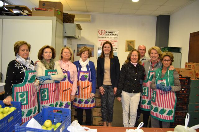 La alcaldesa y la edil de Servicios Sociales visitan Hogar Betania