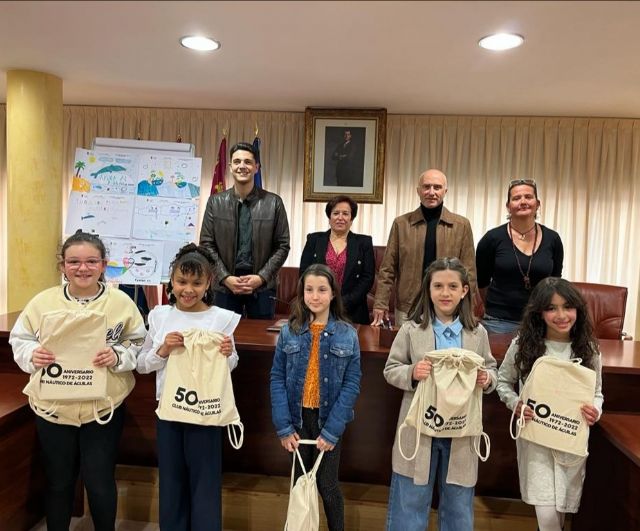 El Ayuntamiento acoge la entrega de premios a los ganadores del concurso 'La mar es vida, cuídala' de Ecoescuelas Litorales